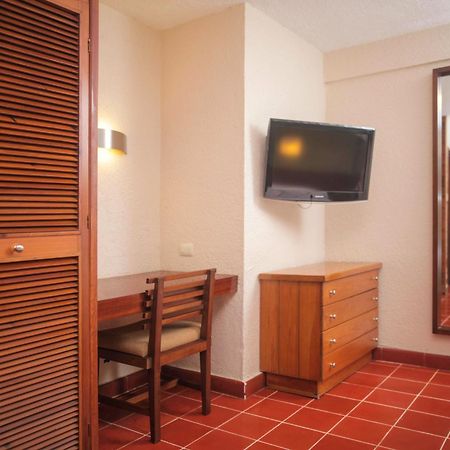 Suites Colonial Cozumel Bagian luar foto