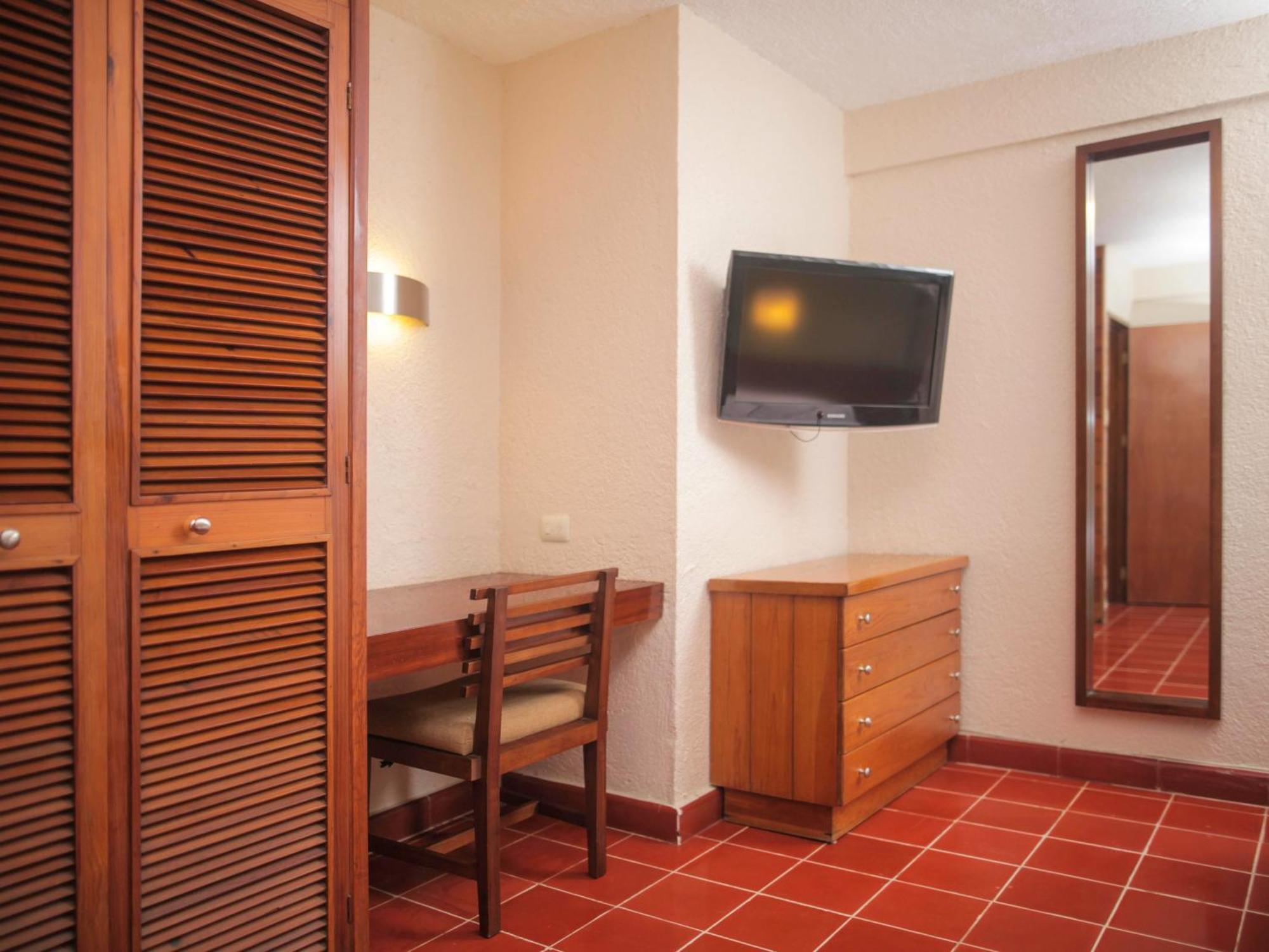 Suites Colonial Cozumel Bagian luar foto